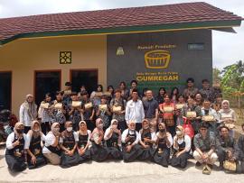 KUNJUNGAN FEB UGM DAN HIROSHIMA UNIVERSITY KE DESA PRIMA GUMREGAH KALURAHAN PUTAT
